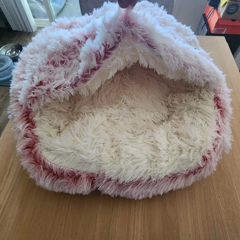 Lapcatz Pink and White Fluffy Catbed - Large